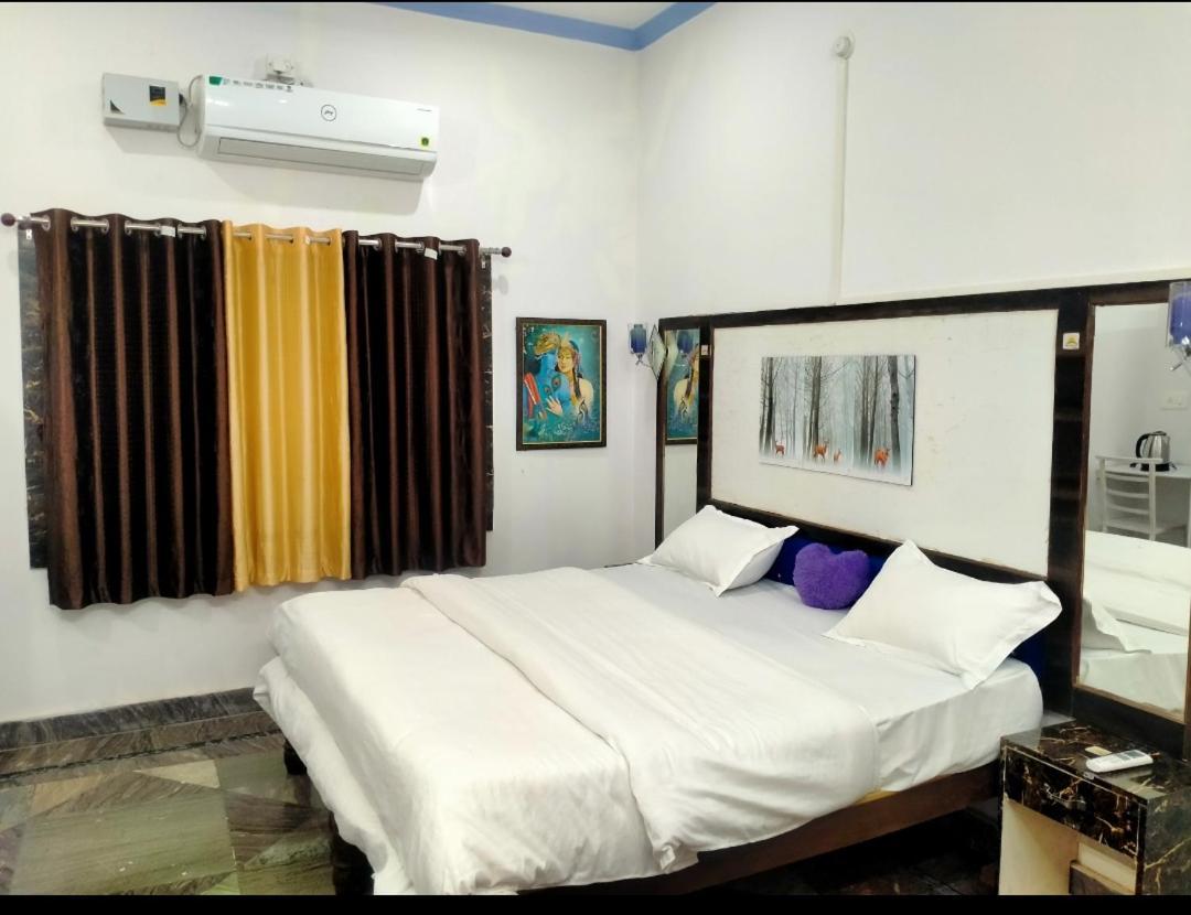 Eastern Gate Homestay Khajuraho Ngoại thất bức ảnh